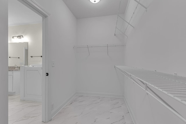 walk in closet featuring washer / dryer