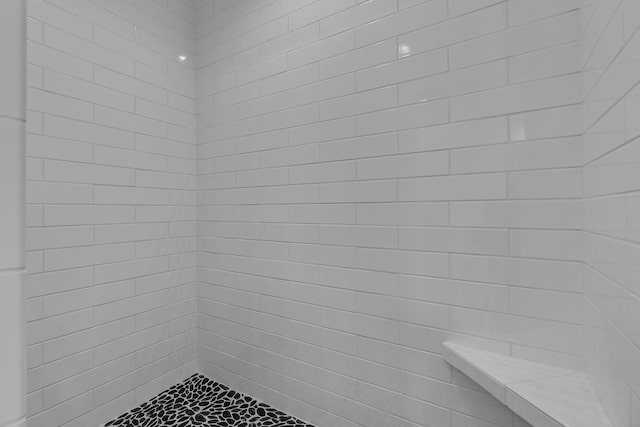 bathroom featuring tiled shower