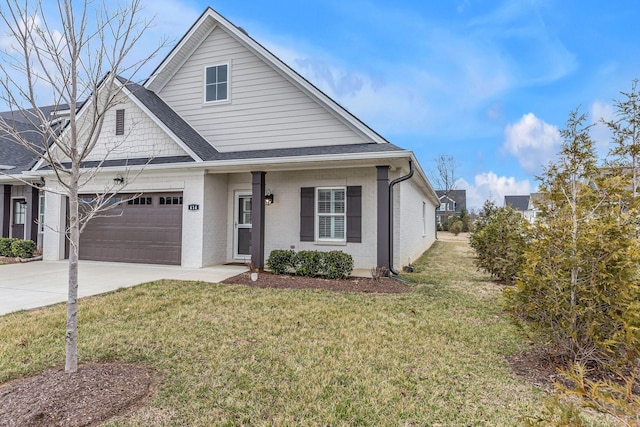 view of front of property featuring a front yard