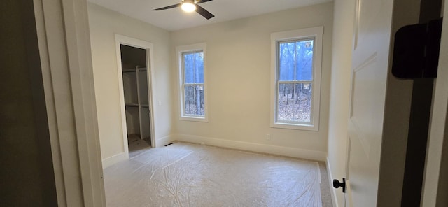 unfurnished bedroom featuring ceiling fan and a closet