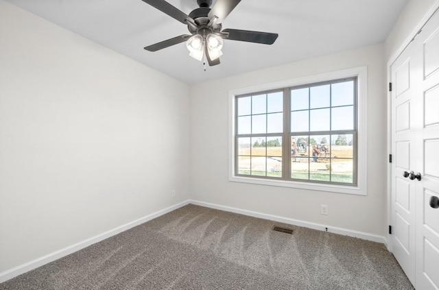 carpeted empty room featuring ceiling fan