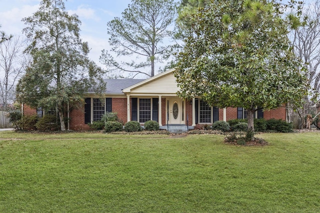 view of front of home featuring a front lawn