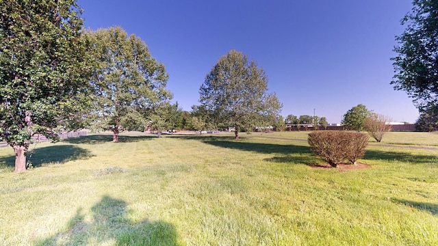 view of yard featuring a rural view