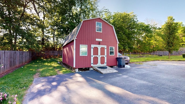 view of outdoor structure with a yard