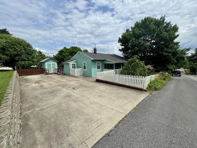 1609 Turner St, Old Hickory, TN 37138 - view of front facade featuring a fenced front yard, a chimney, and concrete driveway