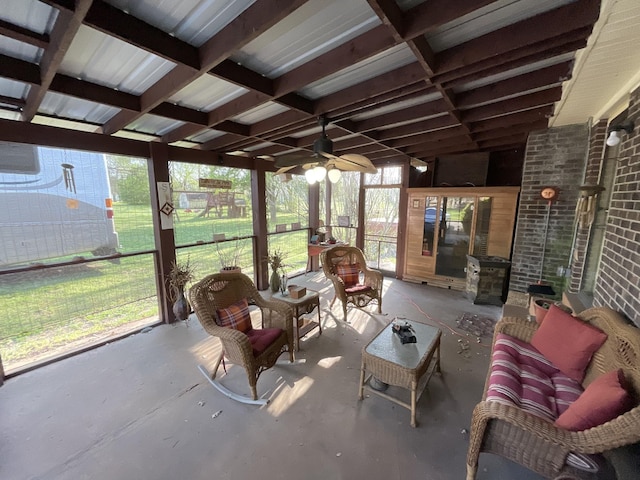 sunroom with ceiling fan