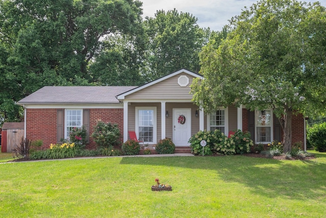 view of front facade featuring a front lawn