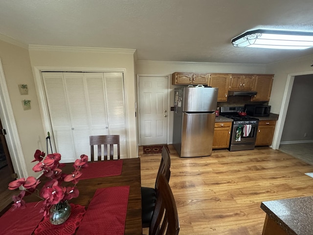 dining space featuring ornamental molding and light hardwood / wood-style floors