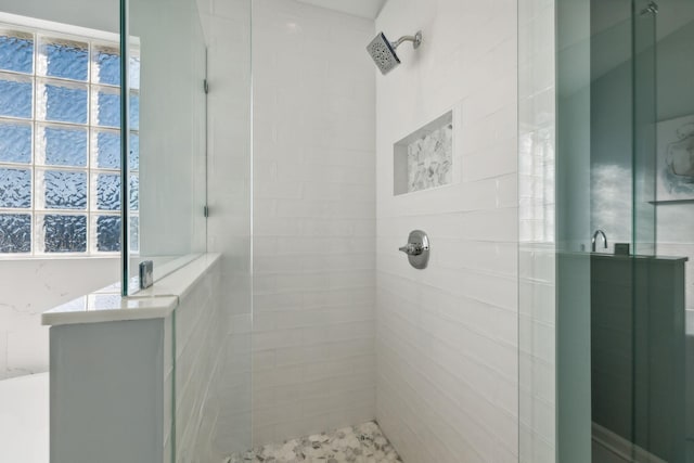 bathroom featuring tiled shower