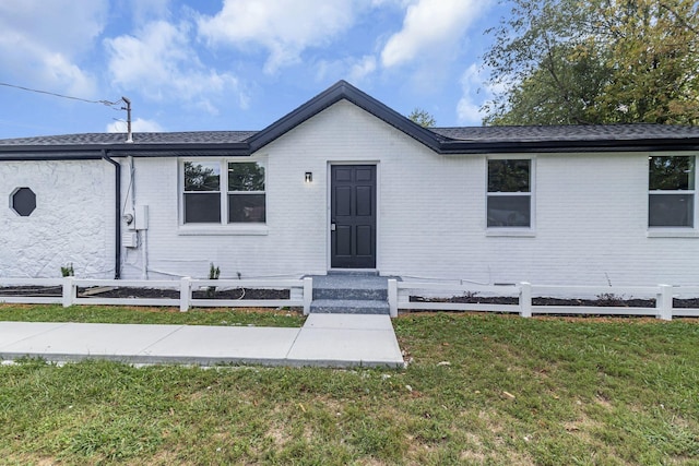 view of front of home with a front lawn