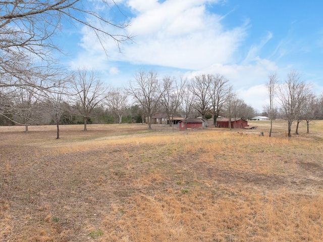 view of yard featuring a rural view