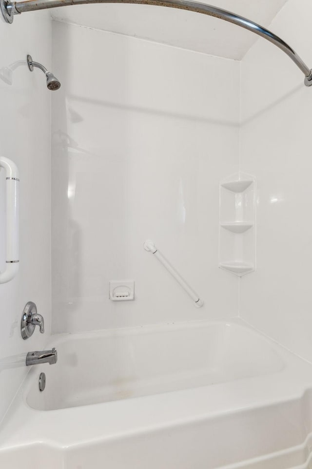 bathroom with shower / tub combination