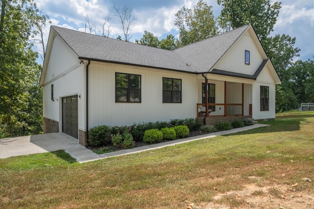 modern farmhouse style home featuring a garage, covered porch, and a front lawn