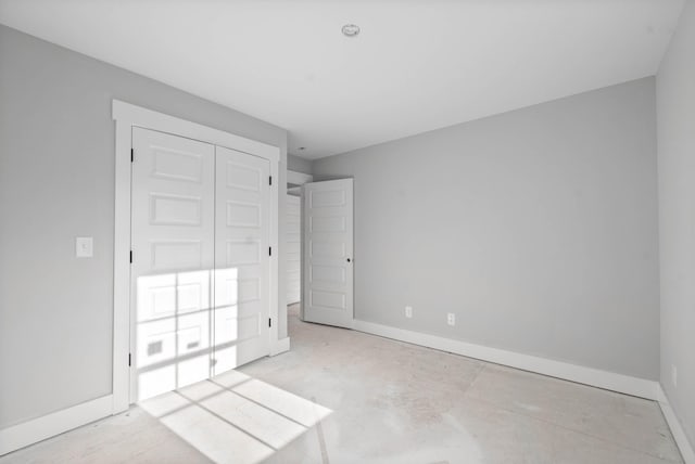 unfurnished bedroom featuring a closet