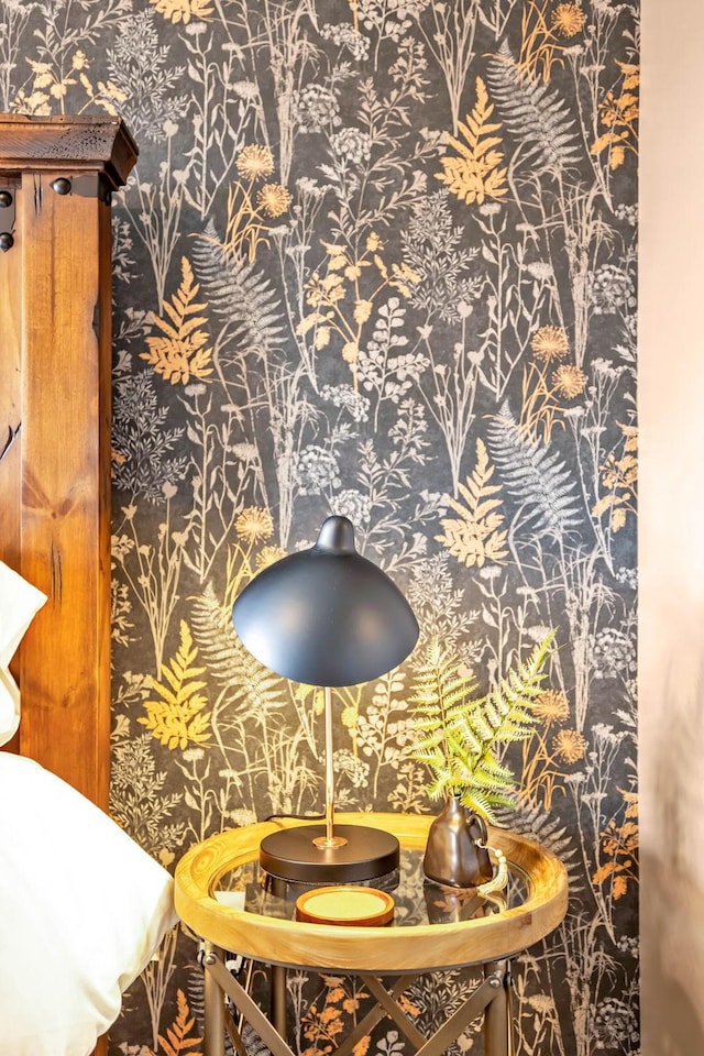 635 7th Ave S Unit 211, Nashville, TN 37203 - detailed view of wallpapered walls