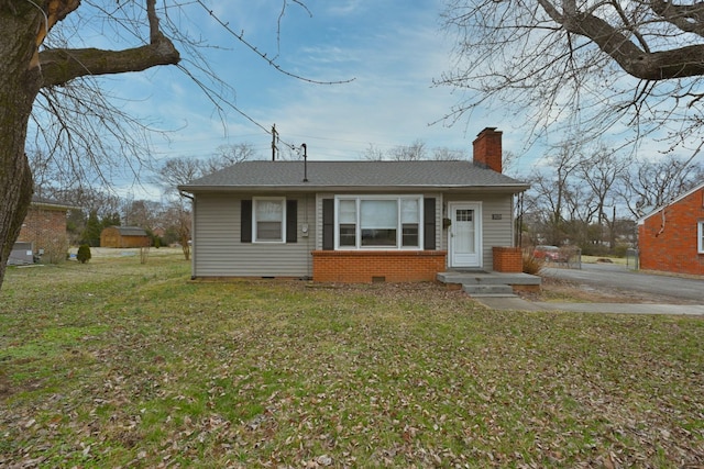 view of front facade with a front yard