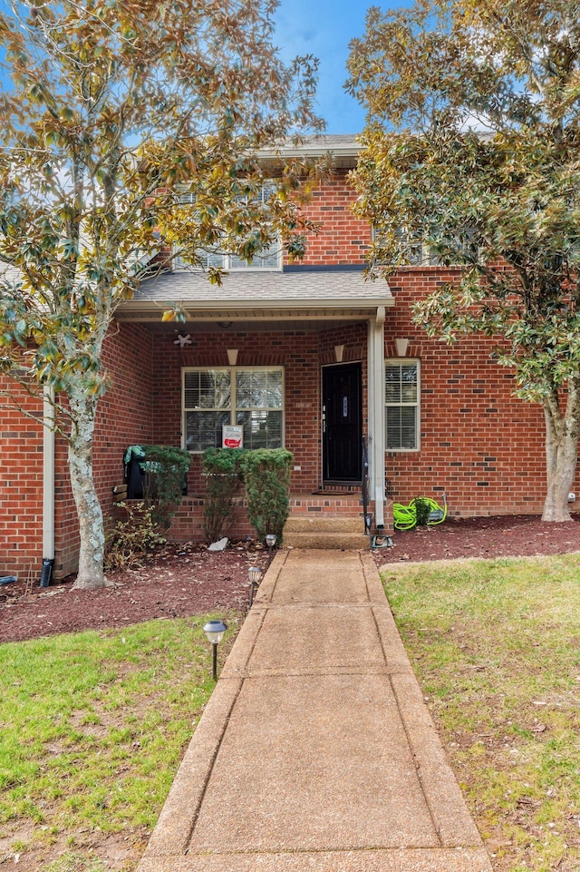 view of front of property with a front yard