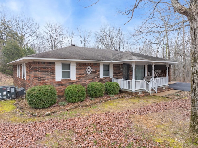 ranch-style house with covered porch