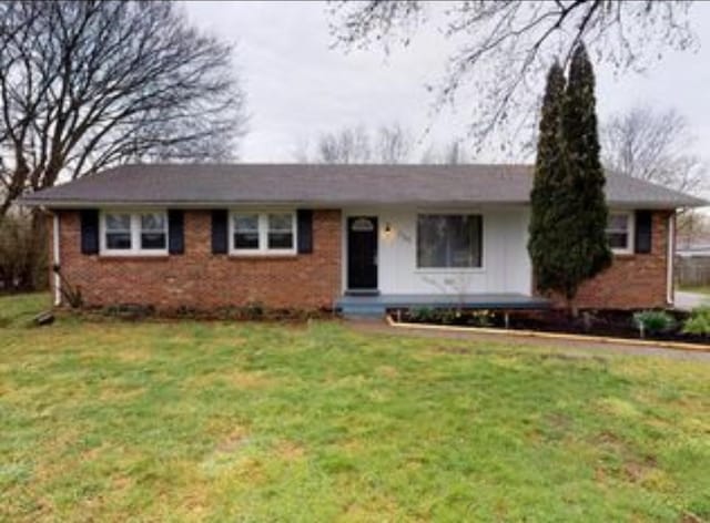 ranch-style house featuring a front lawn