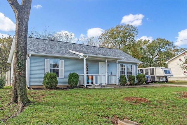 ranch-style house featuring a front yard