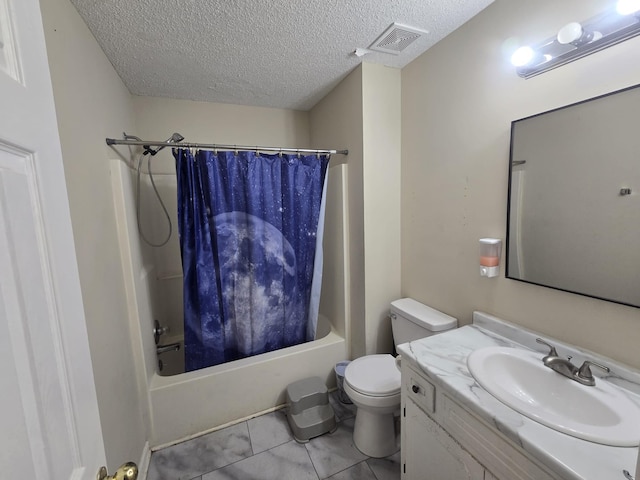 bathroom with a textured ceiling, toilet, vanity, visible vents, and shower / bath combo with shower curtain