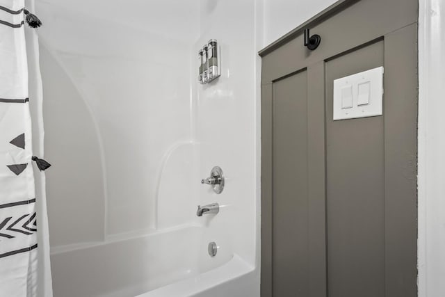 bathroom featuring shower / bathtub combination with curtain