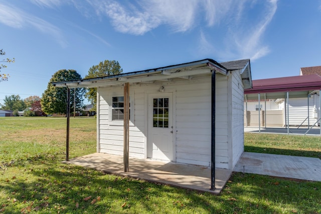 view of outbuilding with a yard