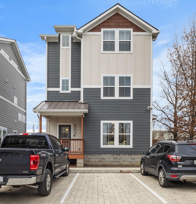 view of front of house featuring a porch