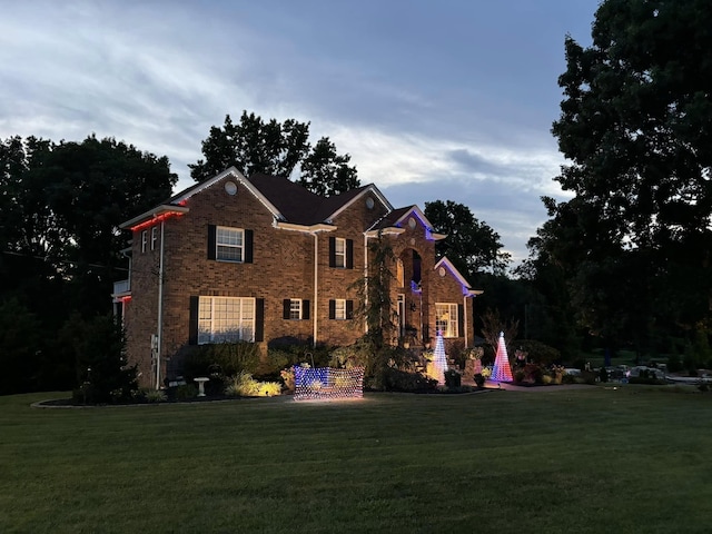 view of front of home featuring a front lawn