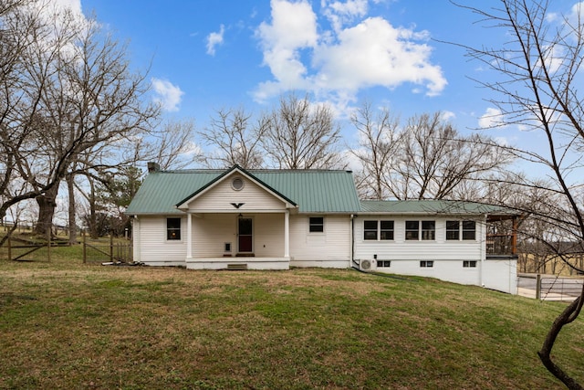 view of front facade with a front lawn