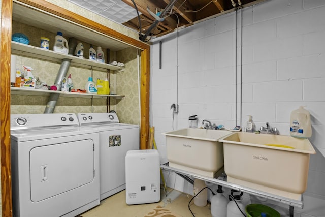 washroom with sink and washer and clothes dryer