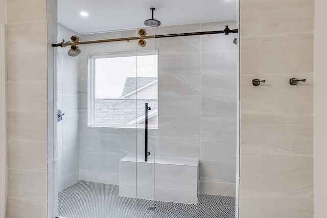 bathroom featuring tiled shower