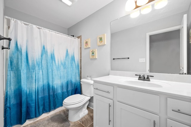 bathroom with a shower with curtain, vanity, and toilet