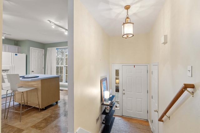 foyer entrance featuring rail lighting