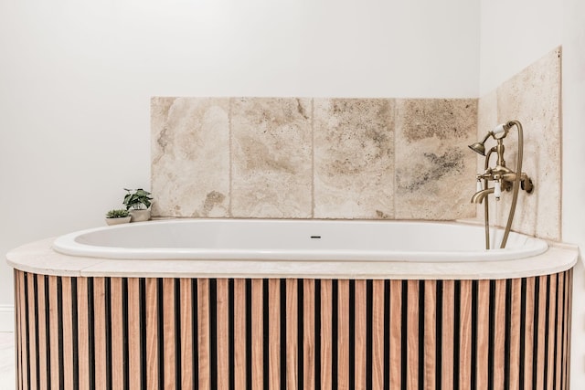 bathroom featuring tiled tub