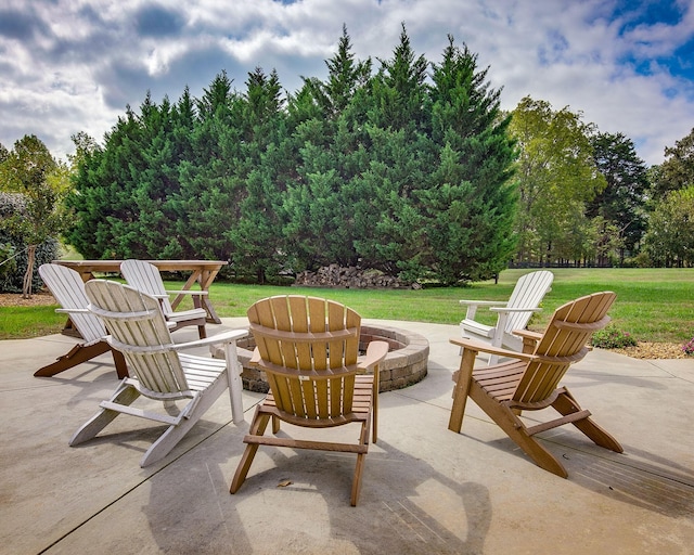 view of patio featuring a fire pit