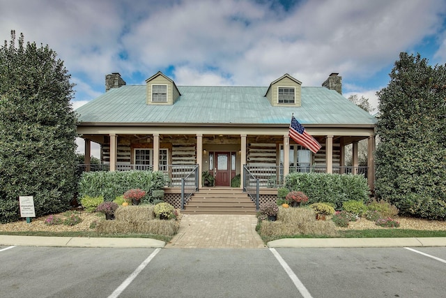 view of front of property featuring a porch