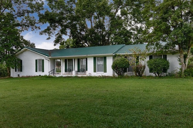 ranch-style house featuring a porch and a front yard