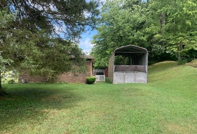 view of yard with a carport