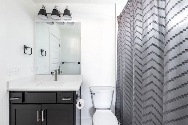 bathroom featuring a shower with curtain, vanity, and toilet