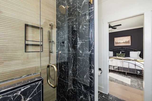 bathroom featuring crown molding, a tile shower, and ceiling fan