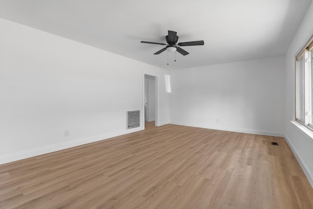 empty room featuring light hardwood / wood-style floors and ceiling fan