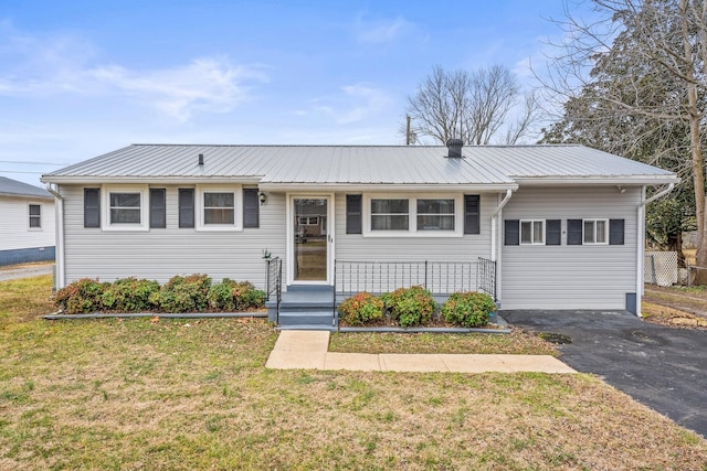 single story home with a front yard