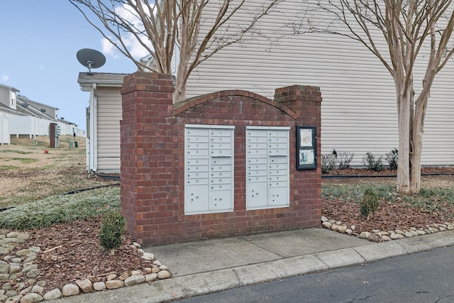 view of home's community featuring a mail area