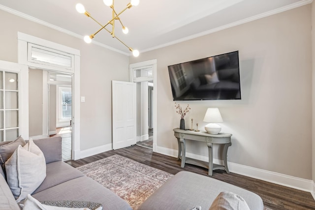 living room with crown molding, dark wood-type flooring, and a notable chandelier