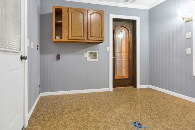 washroom with crown molding