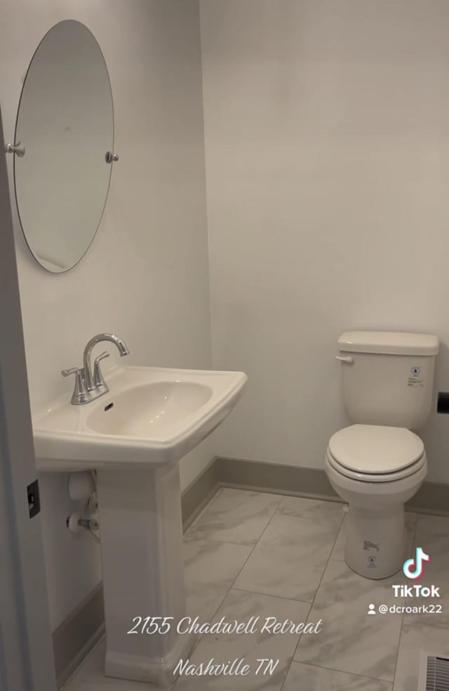 bathroom featuring toilet