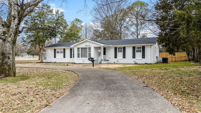 ranch-style home featuring a front yard