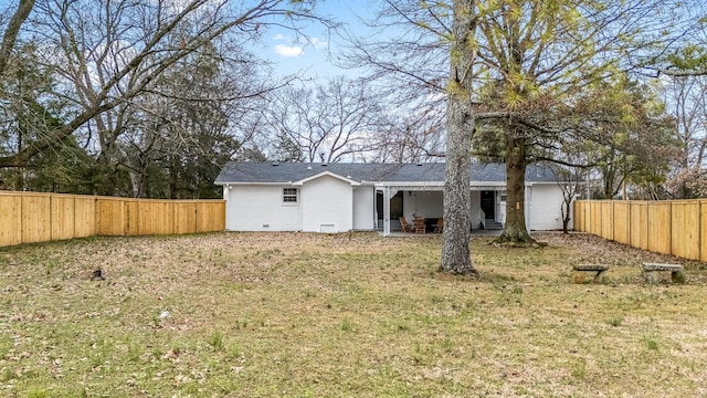 back of house featuring a yard