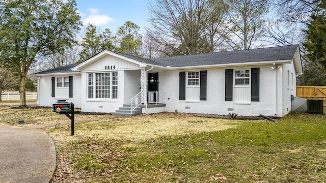 ranch-style home featuring a front lawn